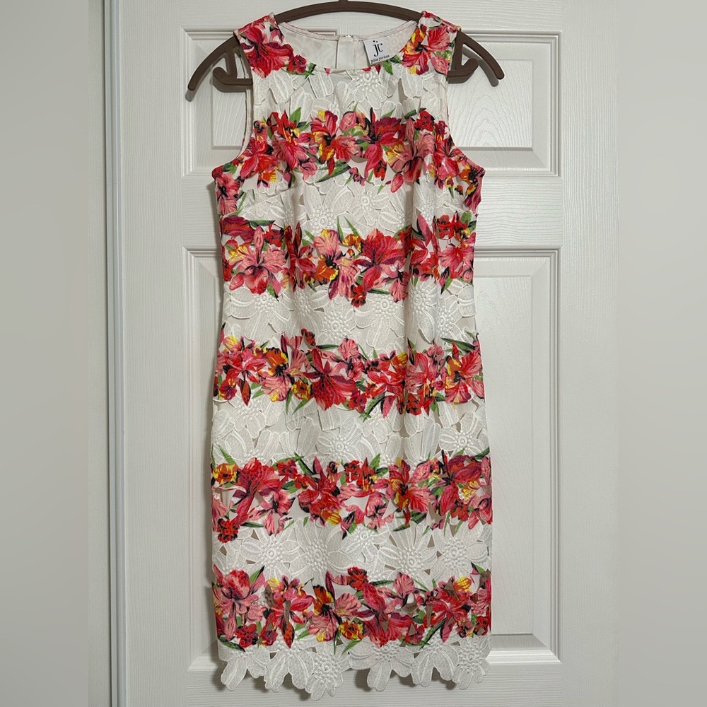 Julia Jordan White Floral dress
Size 4